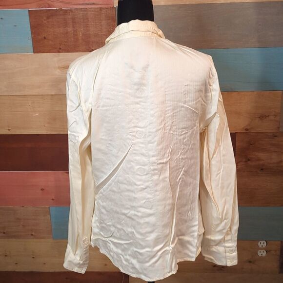 Size 14 super soft button-down blouse with embroidered details - Picture 3 of 5